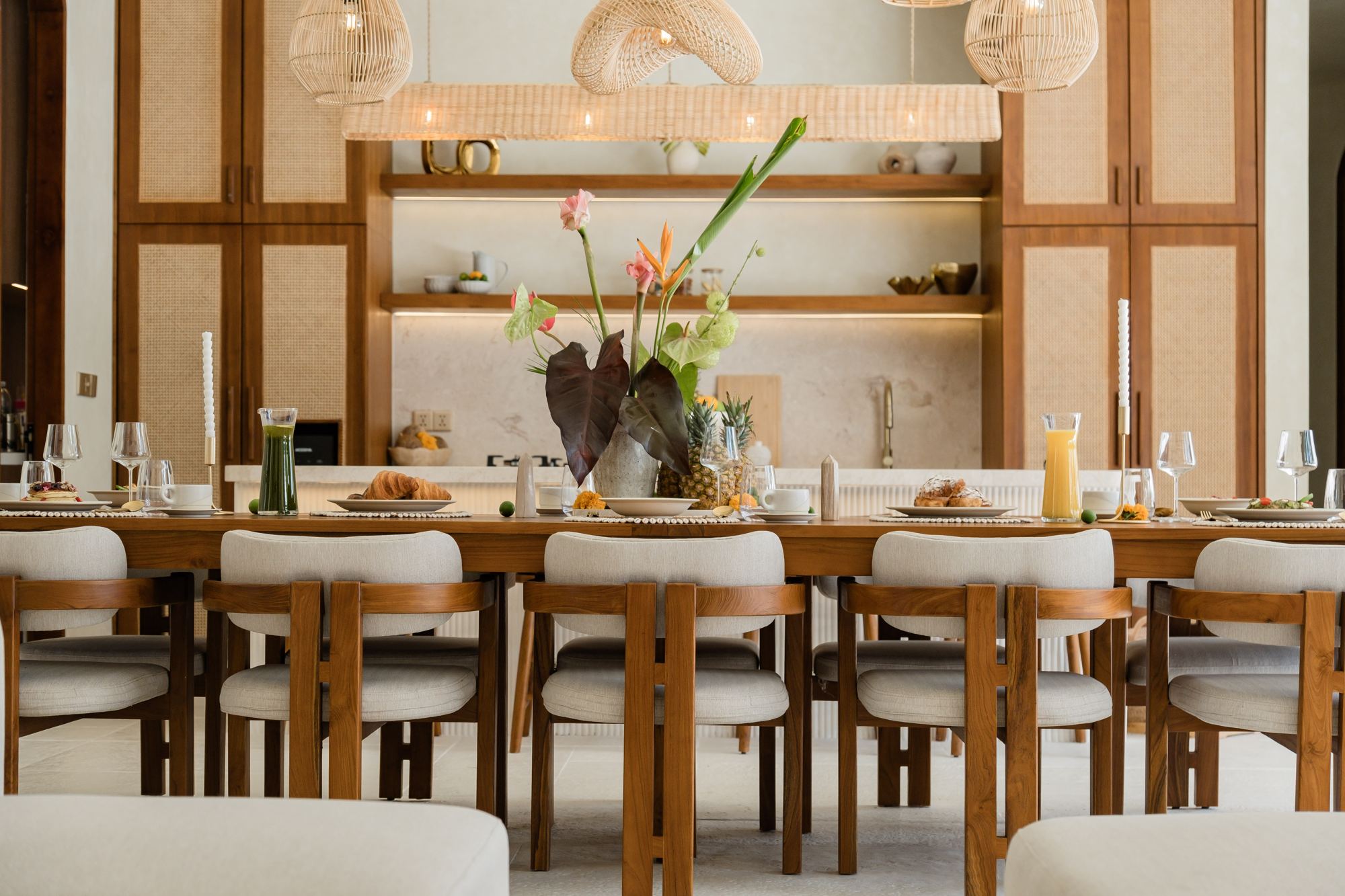 Dinner table set at Villa Minati