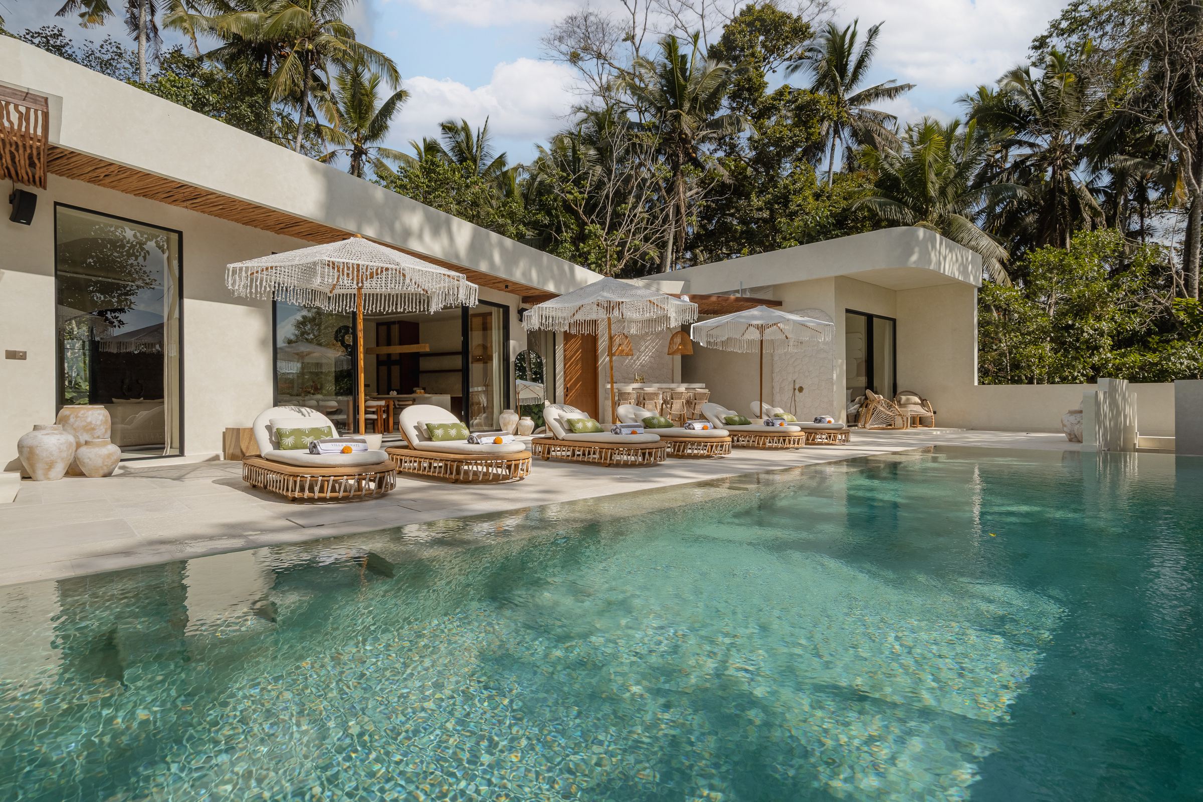 Villa Minati with its infinity pool and jungle garden